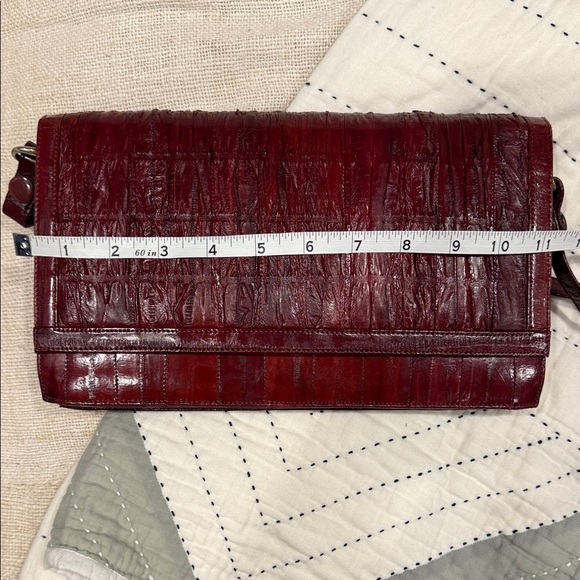 Vintage America Deep Red Crossbody eel Bag - Picture 6 of 9